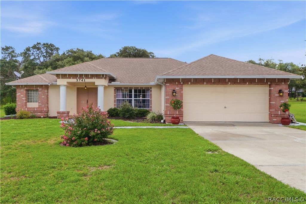 3741 W Giraffe Drive, Dunnellon, FL 34433