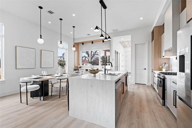 304 E 35th Street, Houston, TX 77018