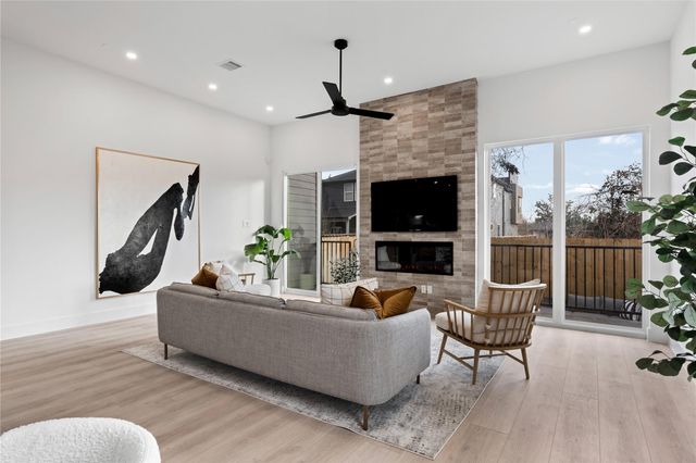 304 E 35th Street, Houston, TX 77018