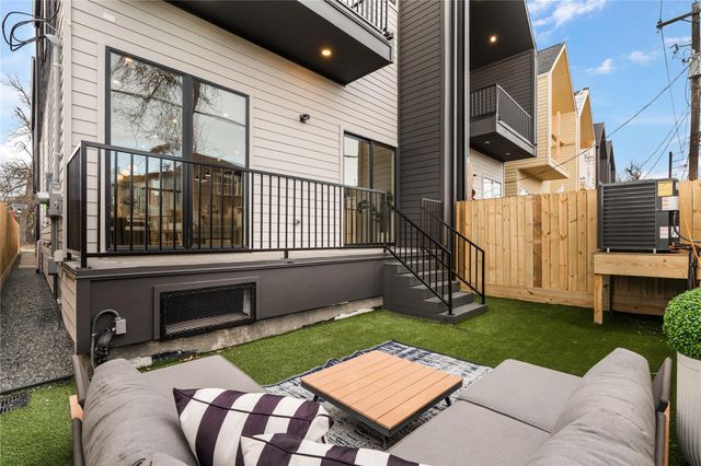 304 E 35th Street, Houston, TX 77018