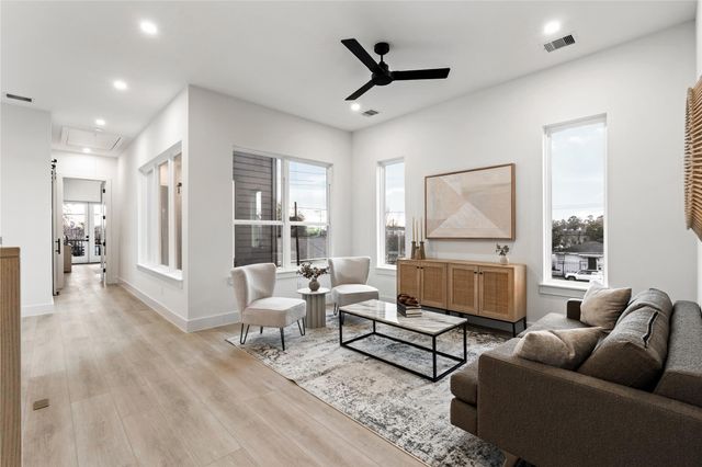 304 E 35th Street, Houston, TX 77018