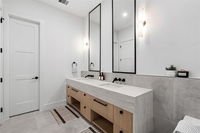 304 E 35th Street, Houston, TX 77018