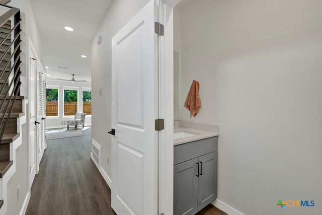 104 Creekside Trail 504, Kyle, TX 78640