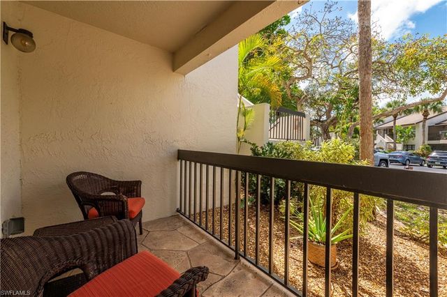 1822 Kings Lake BLVD 102, Naples, FL 34112