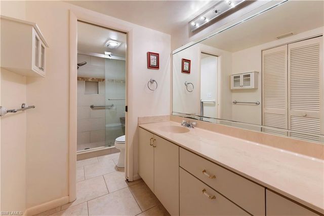 1822 Kings Lake BLVD 102, Naples, FL 34112