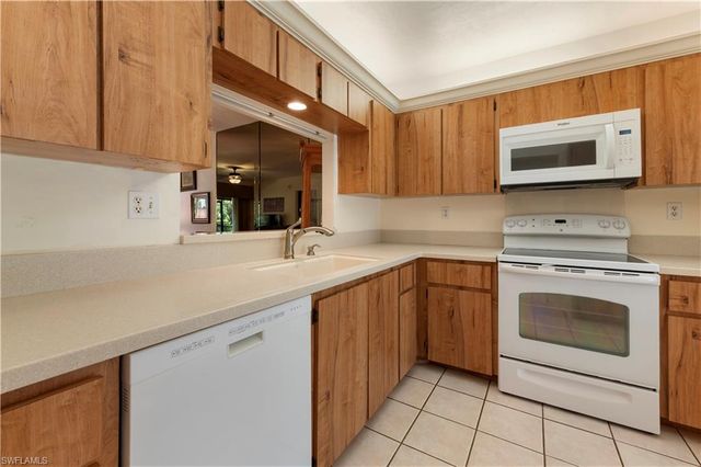 1822 Kings Lake BLVD 102, Naples, FL 34112