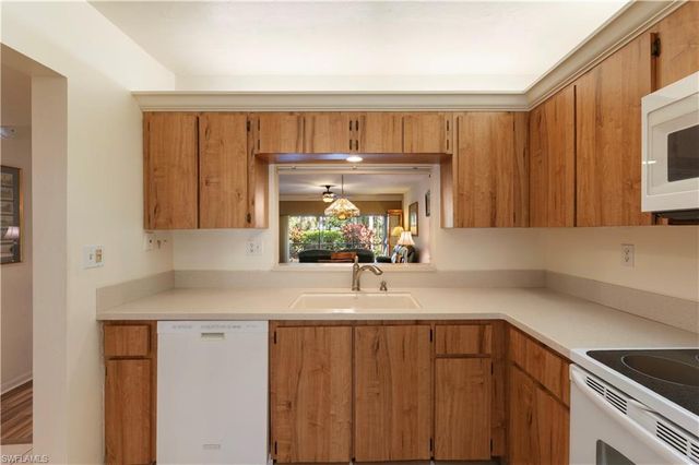 1822 Kings Lake BLVD 102, Naples, FL 34112