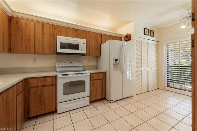 1822 Kings Lake BLVD 102, Naples, FL 34112