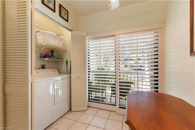 1822 Kings Lake BLVD 102, Naples, FL 34112