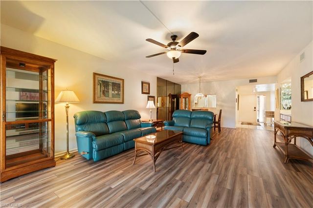 1822 Kings Lake BLVD 102, Naples, FL 34112