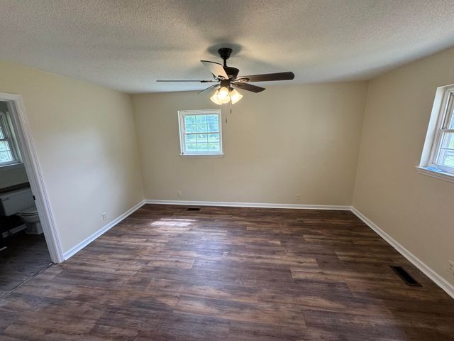 600 Pine Oaks Drive, Tunnel Hill, GA 30755