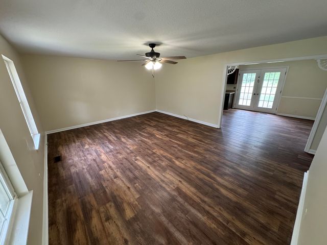 600 Pine Oaks Drive, Tunnel Hill, GA 30755