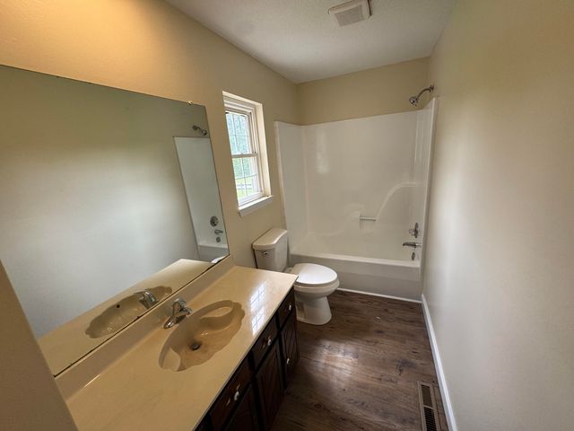 600 Pine Oaks Drive, Tunnel Hill, GA 30755