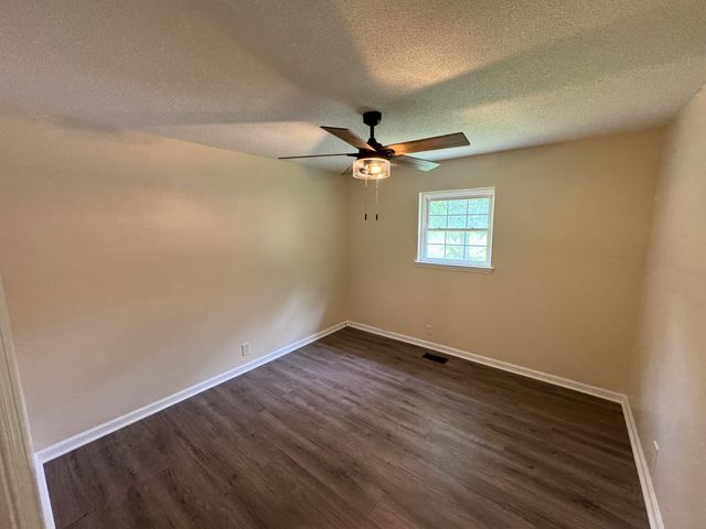 600 Pine Oaks Drive, Tunnel Hill, GA 30755