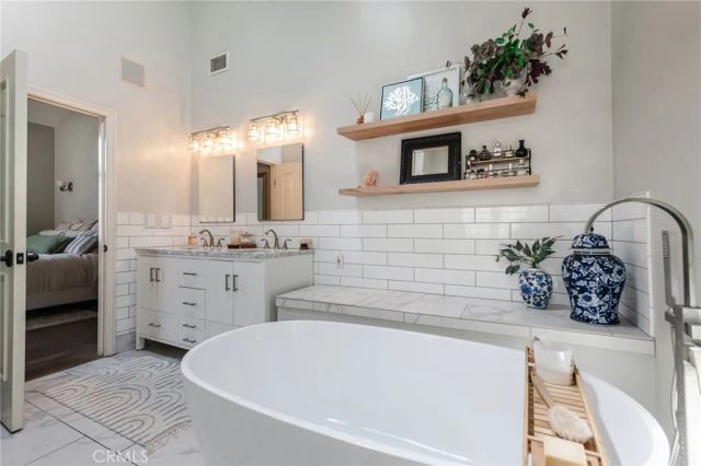 230 Ardmore Avenue, Hermosa Beach, CA 90254