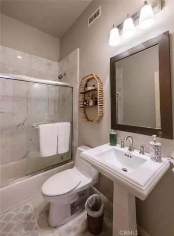 230 Ardmore Avenue, Hermosa Beach, CA 90254