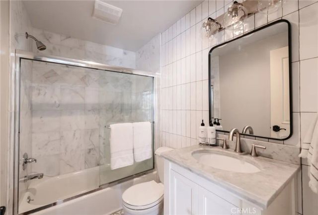 230 Ardmore Avenue, Hermosa Beach, CA 90254