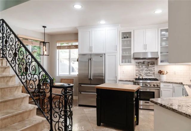230 Ardmore Avenue, Hermosa Beach, CA 90254