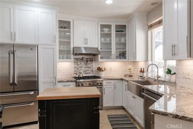 230 Ardmore Avenue, Hermosa Beach, CA 90254