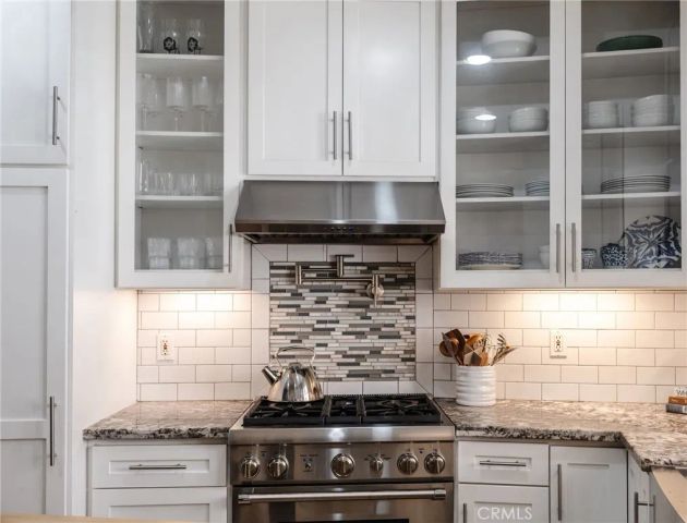 230 Ardmore Avenue, Hermosa Beach, CA 90254