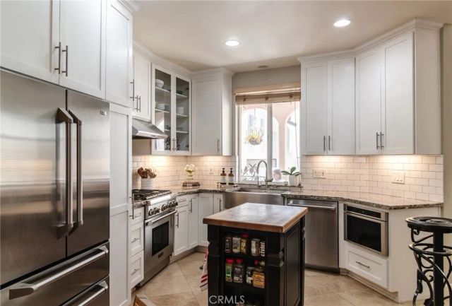 230 Ardmore Avenue, Hermosa Beach, CA 90254