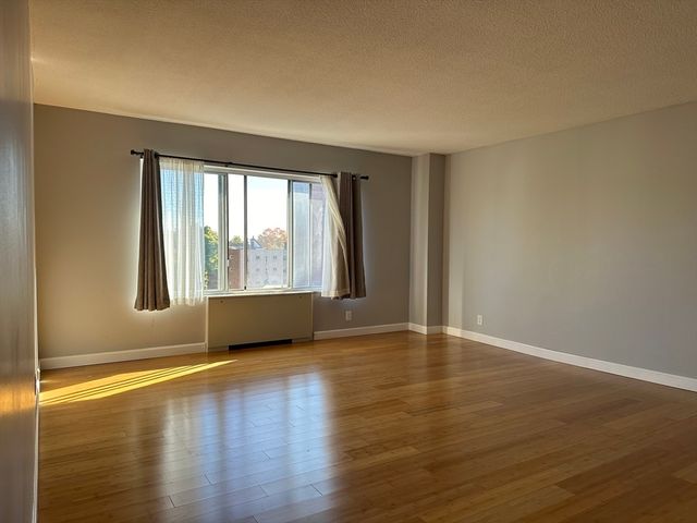 22 Chestnut Pl 306, Brookline, MA 02445