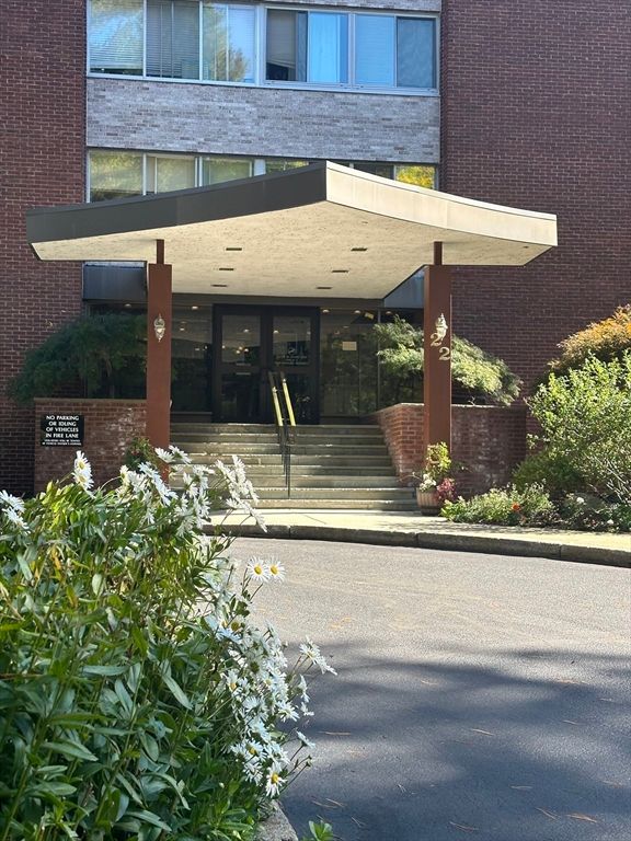 22 Chestnut Pl 306, Brookline, MA 02445