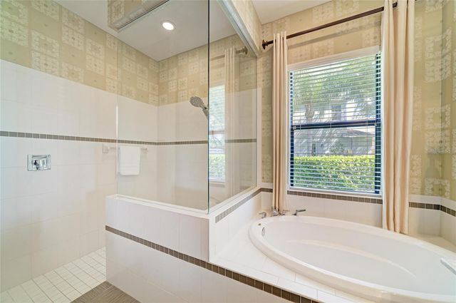 826 HONEYFLOWER LOOP, Bradenton, FL 34212