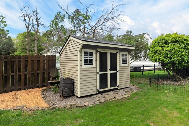 20 Hertford Way, Brighton, NY 14610