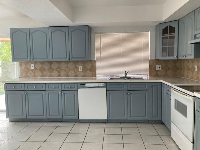 6230 SW 4th Place, Margate, FL 33068