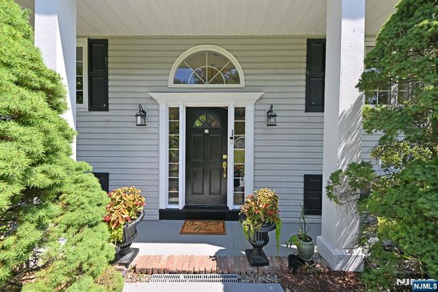 12 Heatherhill Lane, Woodcliff Lake, NJ 07677