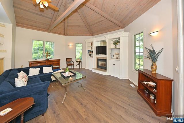 12 Heatherhill Lane, Woodcliff Lake, NJ 07677
