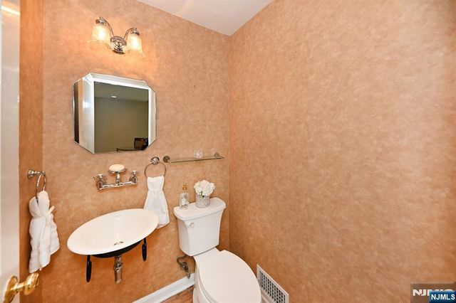 12 Heatherhill Lane, Woodcliff Lake, NJ 07677