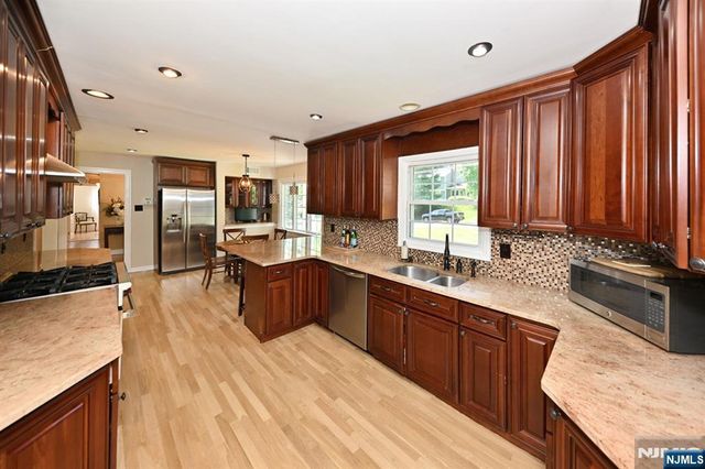 12 Heatherhill Lane, Woodcliff Lake, NJ 07677
