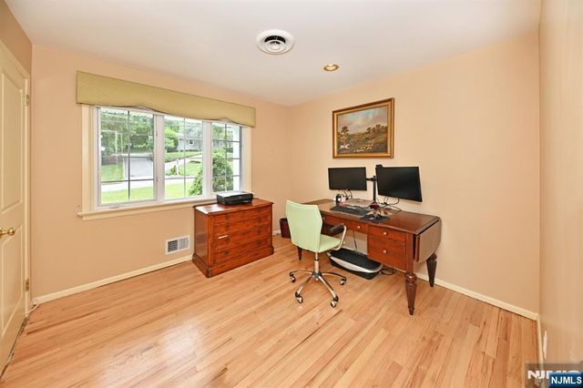 12 Heatherhill Lane, Woodcliff Lake, NJ 07677