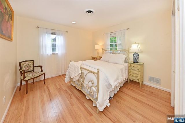 12 Heatherhill Lane, Woodcliff Lake, NJ 07677