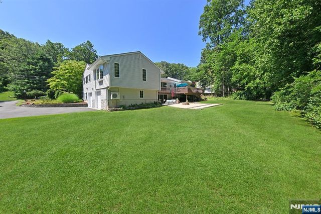 12 Heatherhill Lane, Woodcliff Lake, NJ 07677