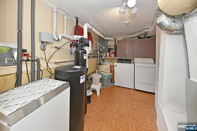 12 Heatherhill Lane, Woodcliff Lake, NJ 07677