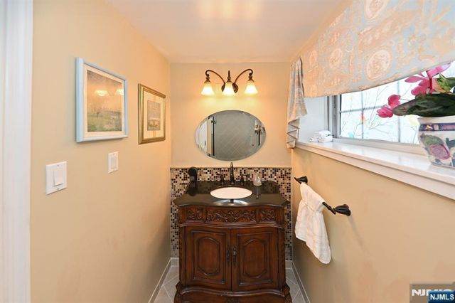 12 Heatherhill Lane, Woodcliff Lake, NJ 07677