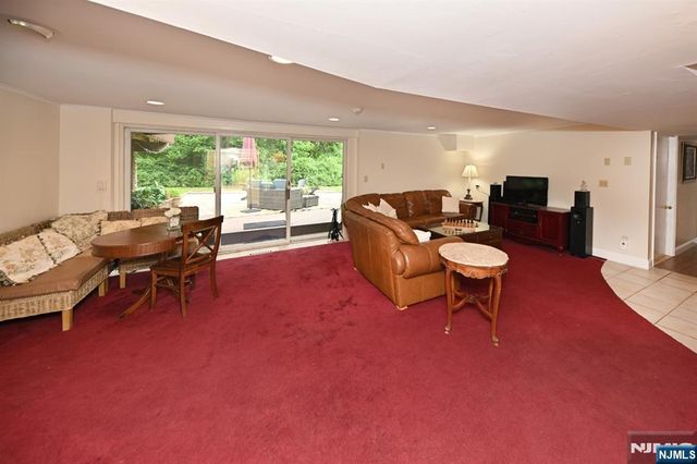 12 Heatherhill Lane, Woodcliff Lake, NJ 07677