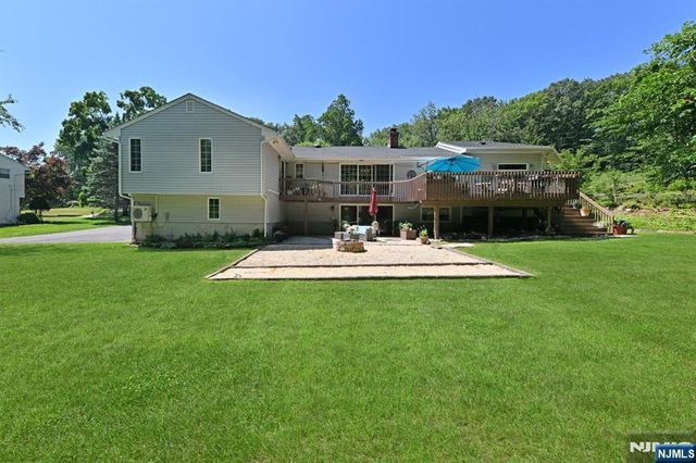 12 Heatherhill Lane, Woodcliff Lake, NJ 07677