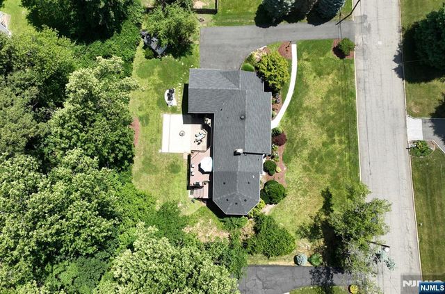 12 Heatherhill Lane, Woodcliff Lake, NJ 07677