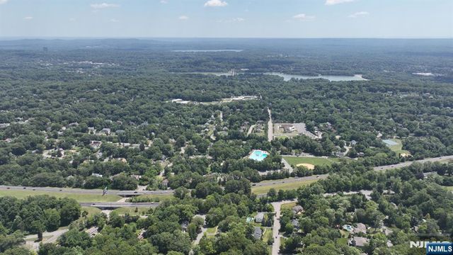 12 Heatherhill Lane, Woodcliff Lake, NJ 07677