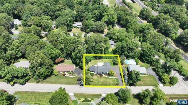 12 Heatherhill Lane, Woodcliff Lake, NJ 07677