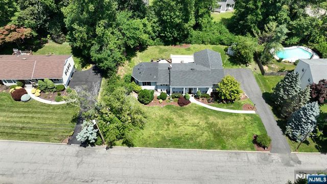 12 Heatherhill Lane, Woodcliff Lake, NJ 07677