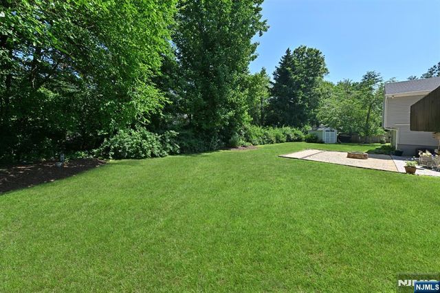 12 Heatherhill Lane, Woodcliff Lake, NJ 07677
