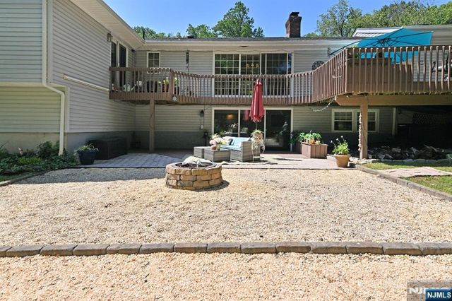 12 Heatherhill Lane, Woodcliff Lake, NJ 07677