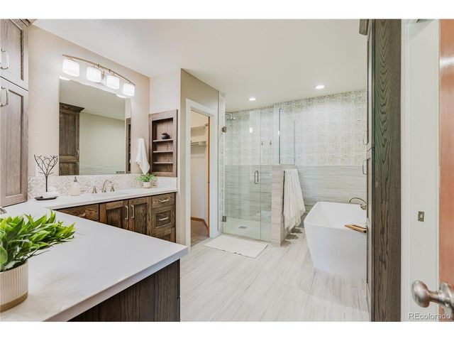 8024 Fox Hill Dr, Longmont, CO 80504