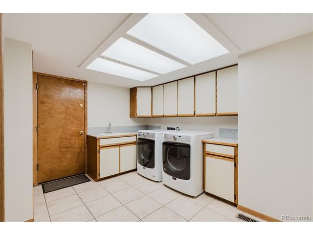 8024 Fox Hill Dr, Longmont, CO 80504