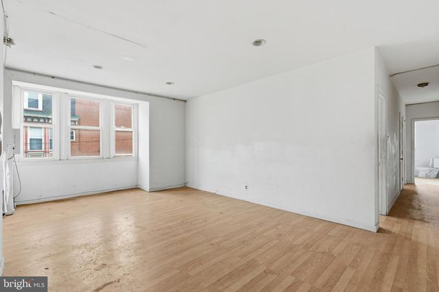 2801 W GIRARD AVE, Philadelphia, PA 19130